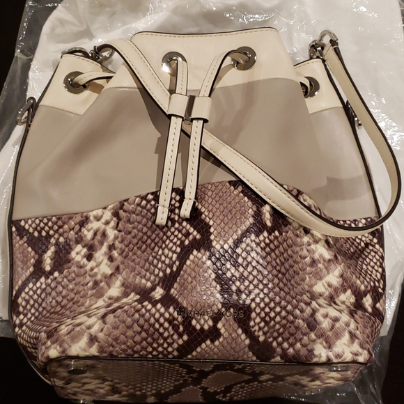 NWT! MICHAEL Michael KORS DOTTIE bucket bag - Picture 2 of 3